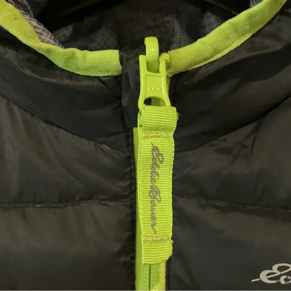 EDDIE BAUER Boy's Black Green Reversible Down Hooded Puffer Coat Size Small 7/8 - Picture 7 of 15